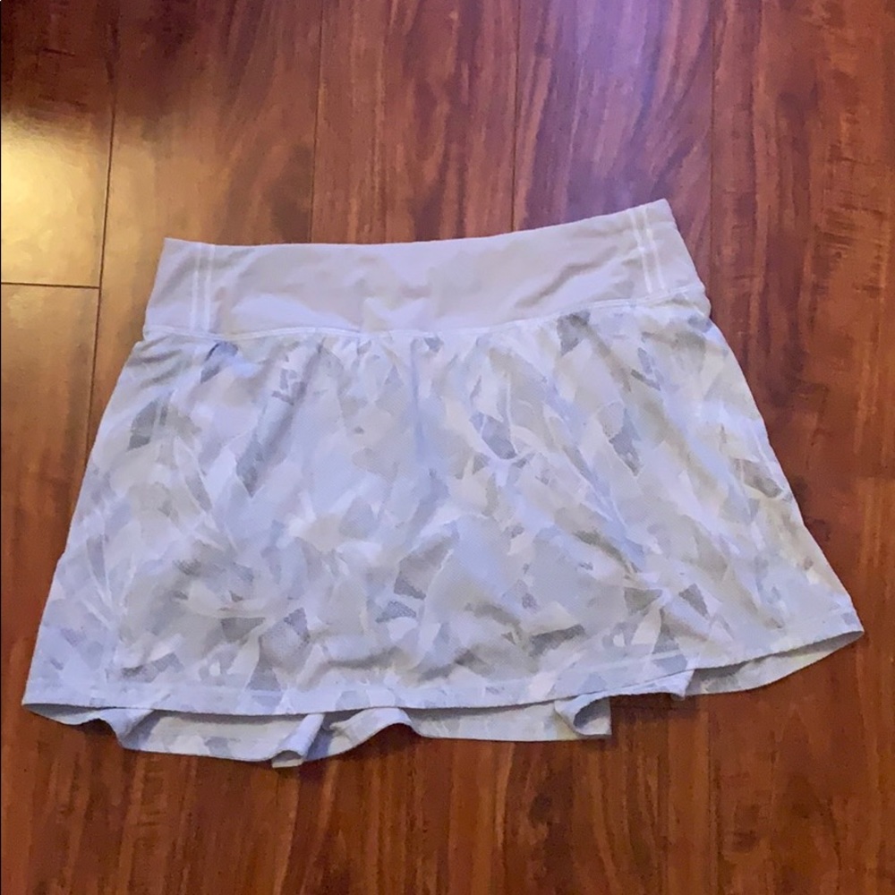 Lululemon white tennis skirt size 6 long